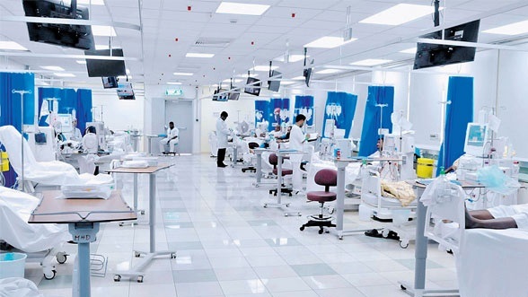 ما هي الفئات التي تحتاج إلى جرعة معزِزة من لقاح الكورونا؟